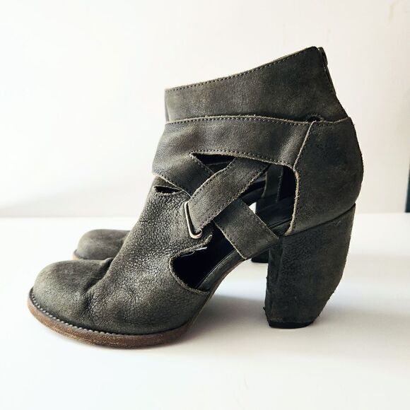 LT Tuttle Grey Suede Cutout Strappy Asymmetrical Heel Boots EU38 ~ US 7.5 - Picture 1 of 8
